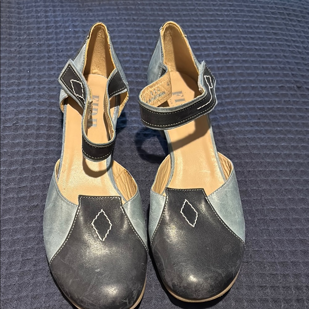 Fidji Two-Tone Women's Pumps